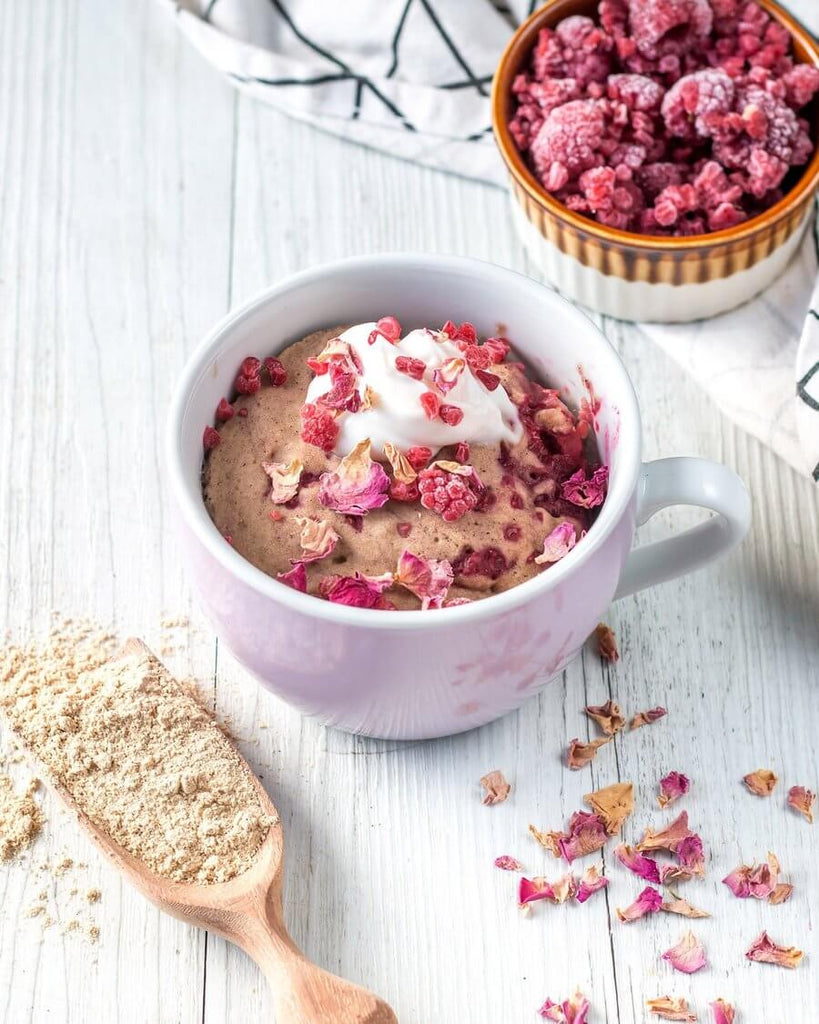 RASPBERRY VANILLA PROTEIN MUG CAKE | Tropeaka